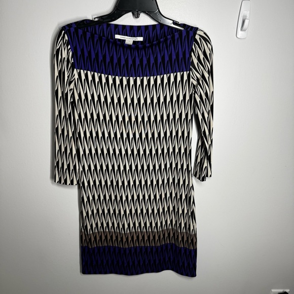 Diane Von Furstenberg 100% Silk Ruri Dress - Picture 2 of 9